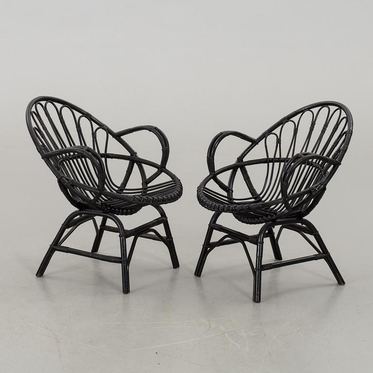 KORGSTOLAR, ett par.