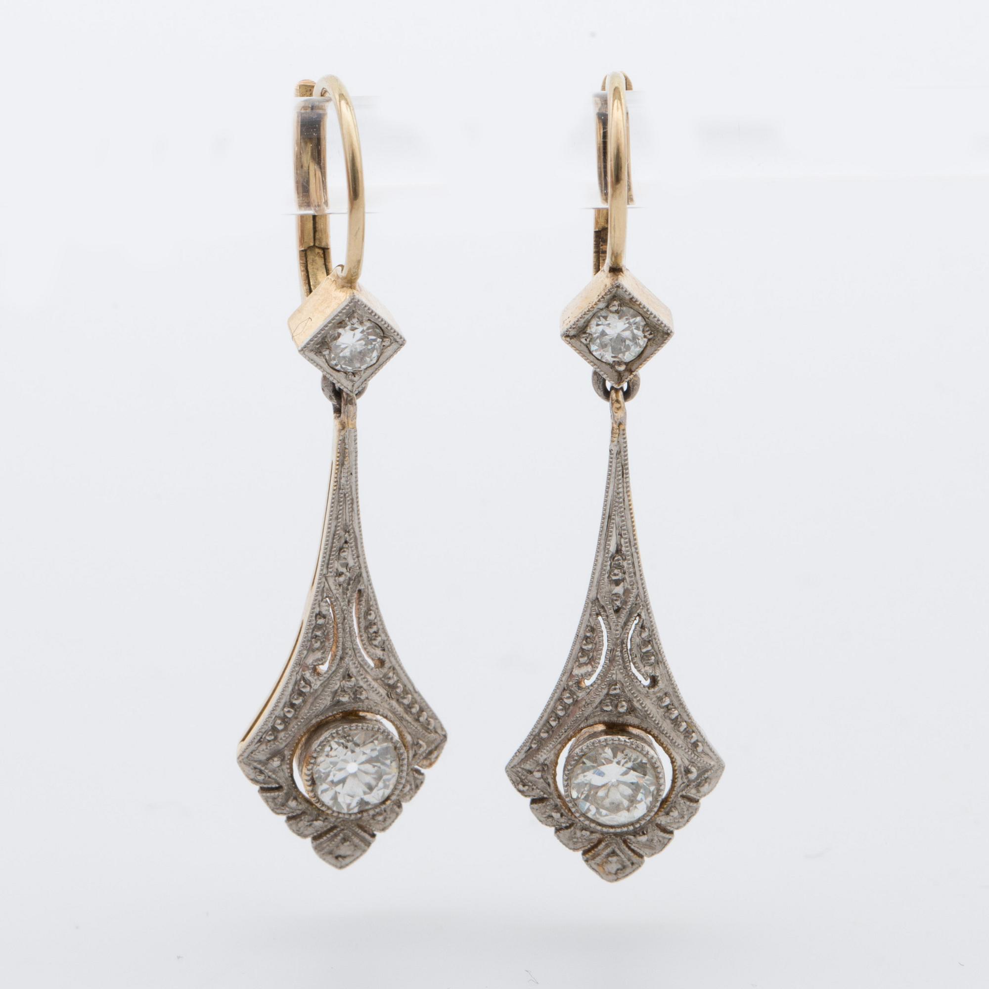 A pendant with a pair off earrings with old-cut diamonds ca 1.10 cts. 1920.