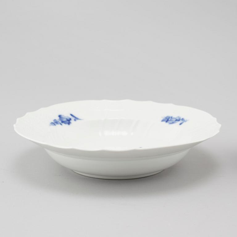71 pieces of table ware, "Blå Blomst" by Royal Copenhagen.
