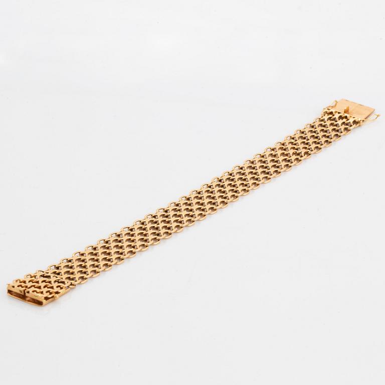 18K gold bracelet.