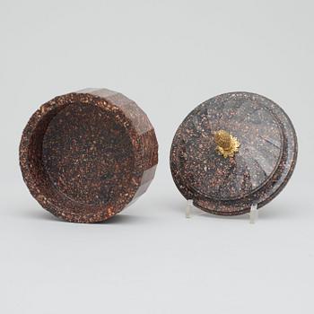 SMÖRASK MED LOCK. Älvdalen, 1800-talets början. Empire.