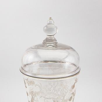 Cup with lid, glass, 18th century.