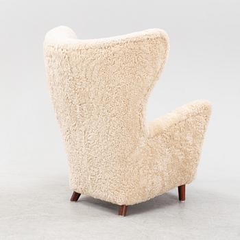 A sheepskin upholstered wing back lounge chair, 1940s.