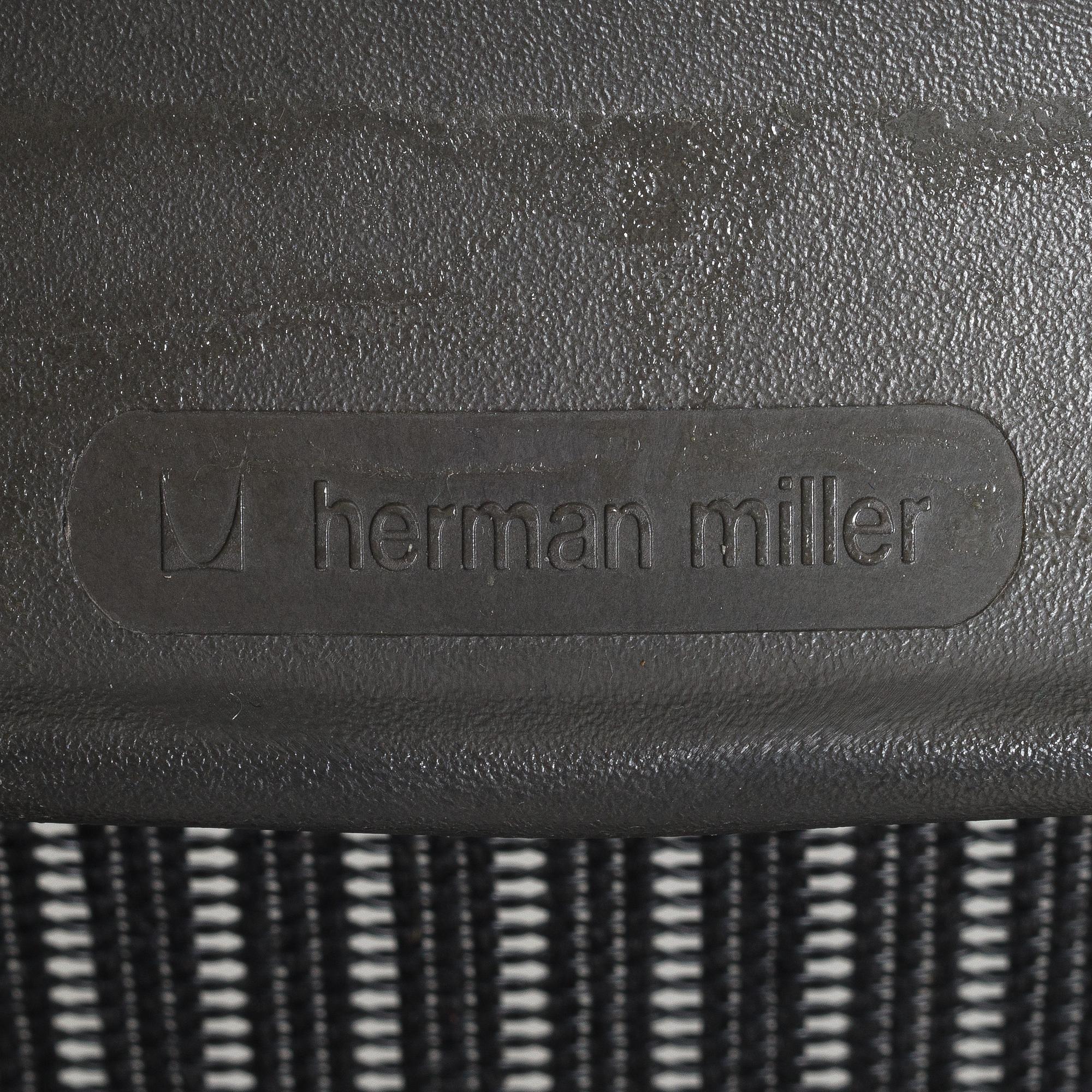 TOIMISTOTUOLI,  "Aeron Chair", Herman Miller.