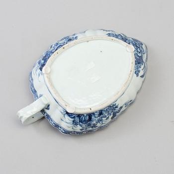 A blue and white sauce boat, Qing dynasty, Qianlong (1736-95).