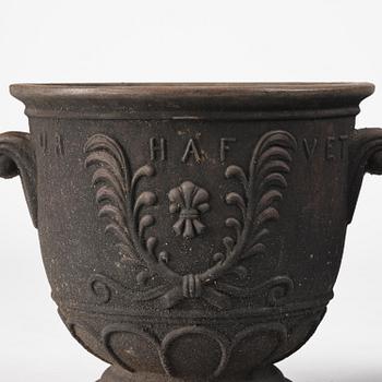 Ivar Johnsson, a pair of "Venus" cast iron urns, Näfveqvarns bruk, Swedish Grace.