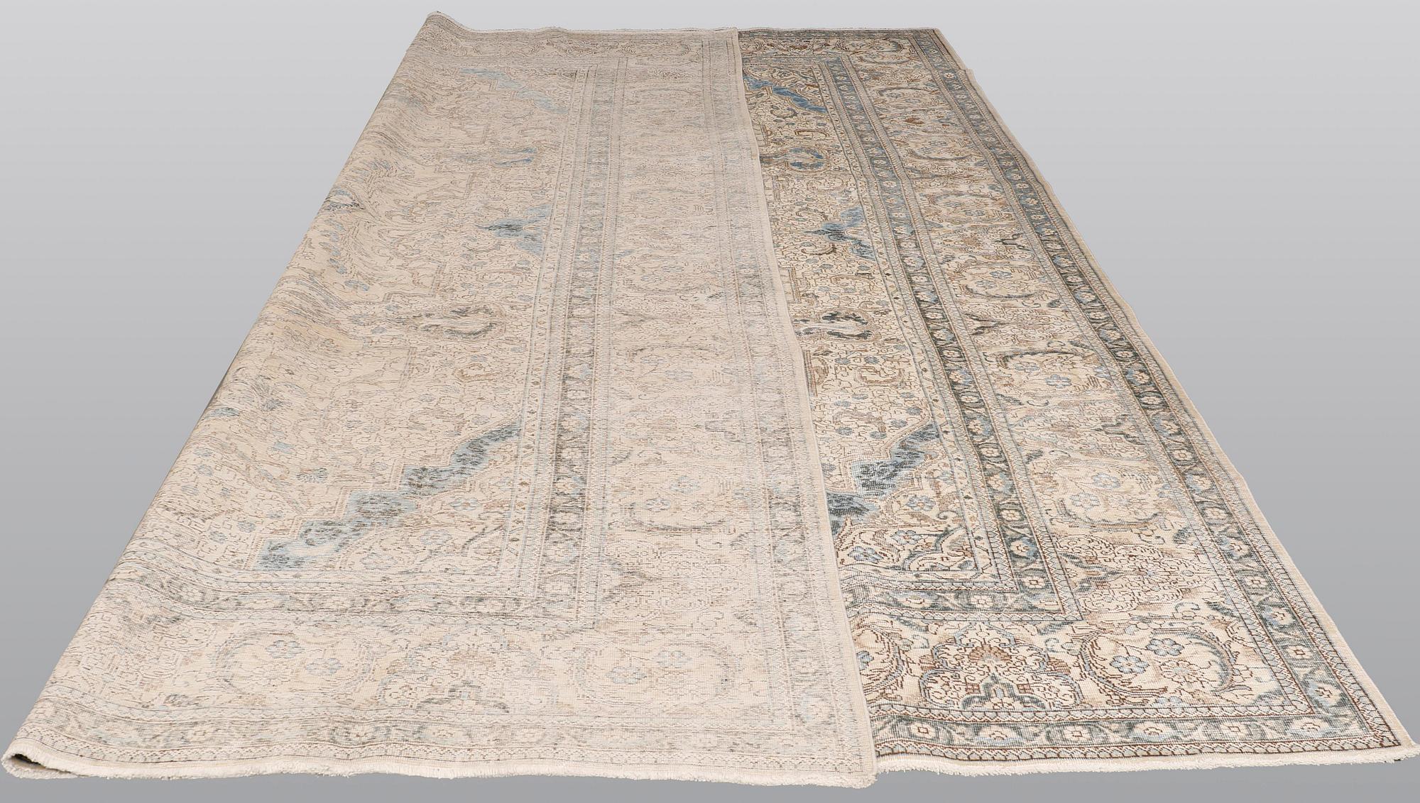 A carpet, Oriental, ca 430 x 324 cm.