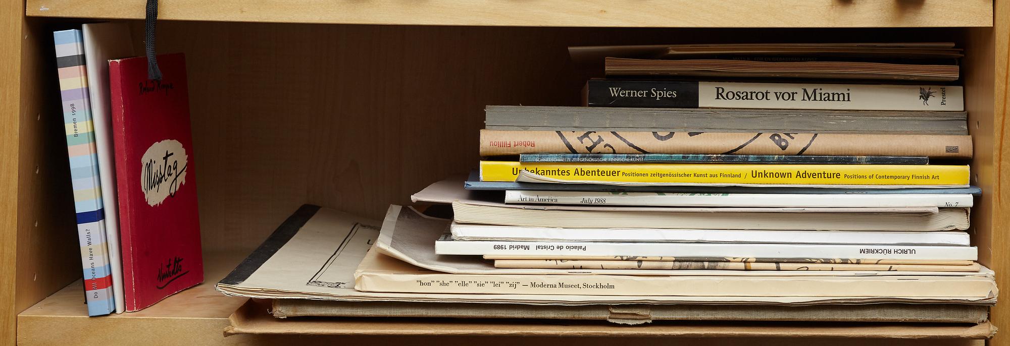 Björn Springfeldt's art library.