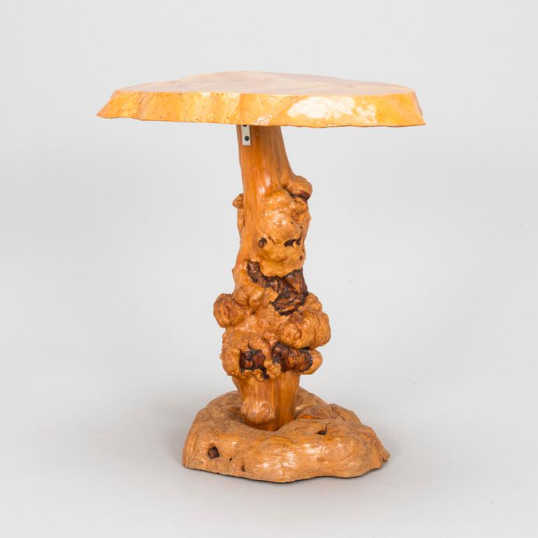 Nojatuoli ja pöytä 1960/1970-luku.