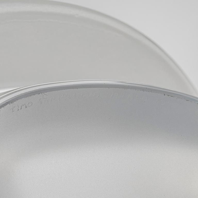 Timo Sarpaneva, A glass vase signed Timo Sarpaneva Iittala 1993 265/1000.