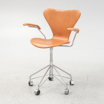 Arne Jacobsen, skrivbordsstol, "Sjuan", Fritz Hansen, Danmark.