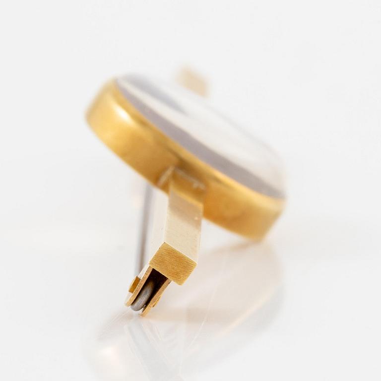 Wiwen Nilsson, a brooch, 18K gold with a cabochon-cut moonstone, Lund 1967.