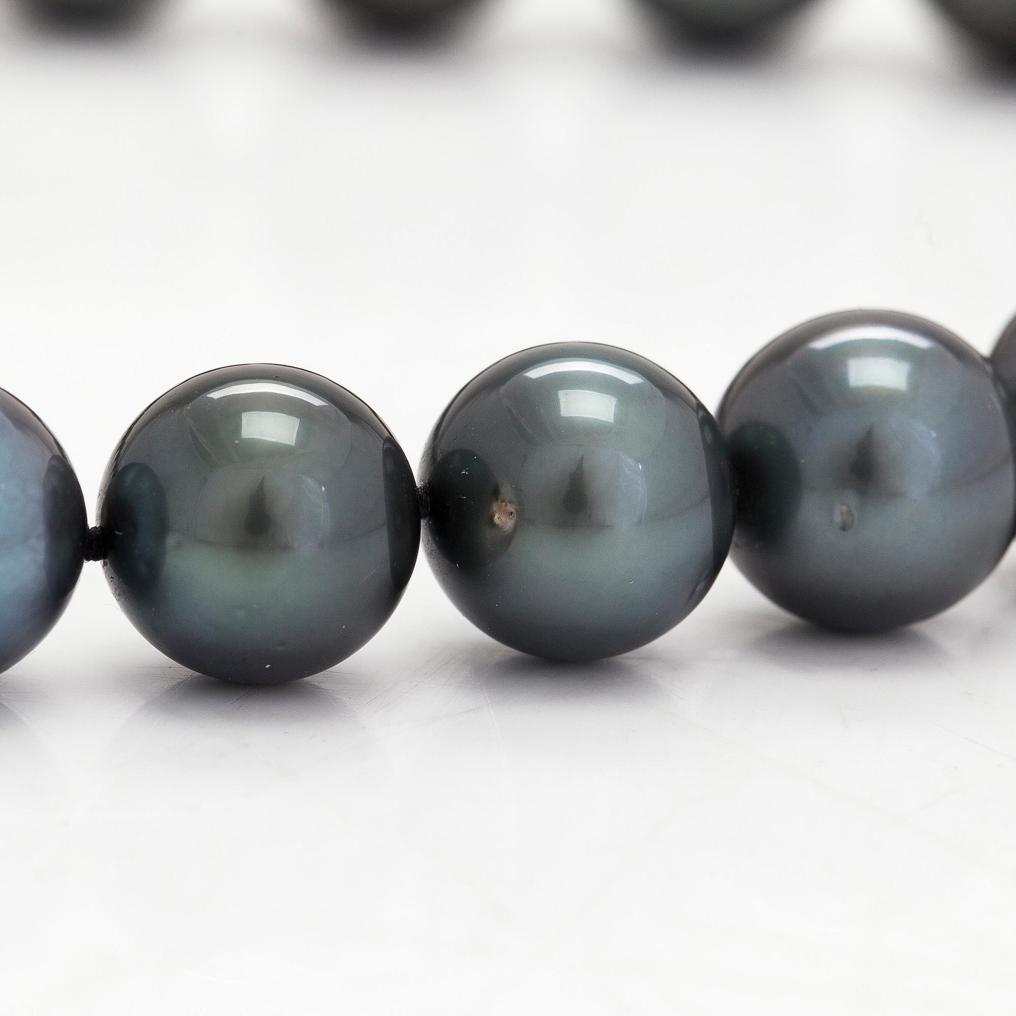 Collier med odlade Tahitipärlor, lås 14K guld.