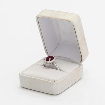 Ring, 18K white gold ring with a ca. 2.40 ct ruby and diamonds ca. 1.20 ct in total according to certificate.