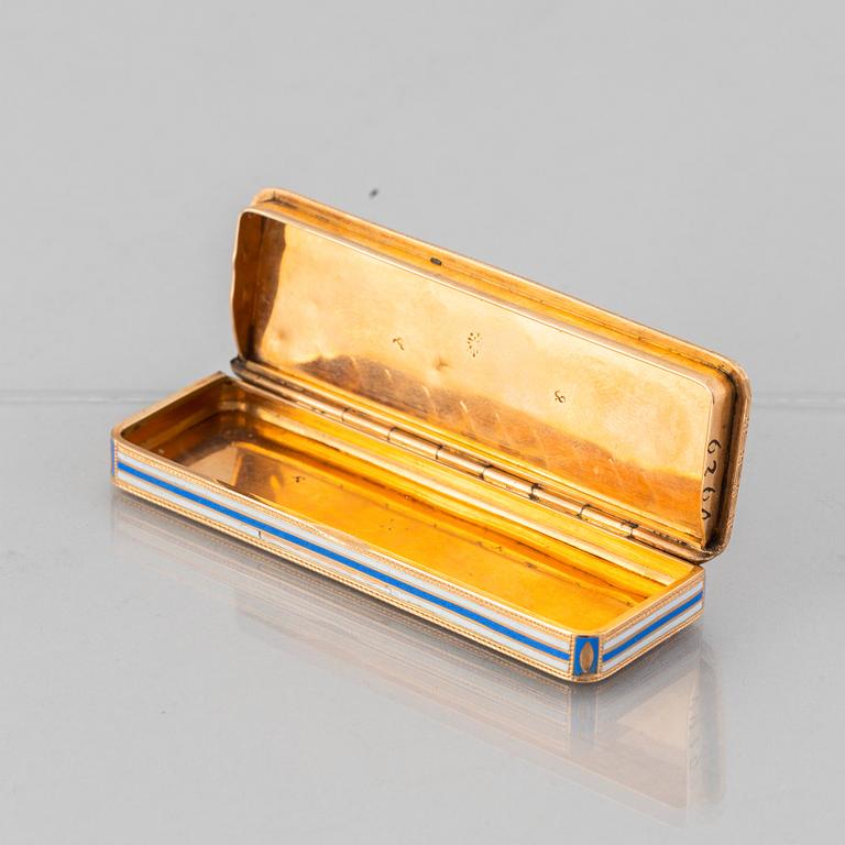 A German early 19th Century gold snuff-box, probably Hanau.