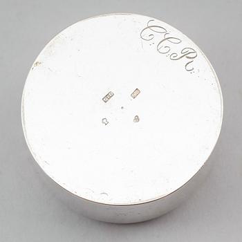 LOCKDOSA, silver, Gustaf Israel Lyberg, Eksjö 1834. Vikt ca 998 gram.