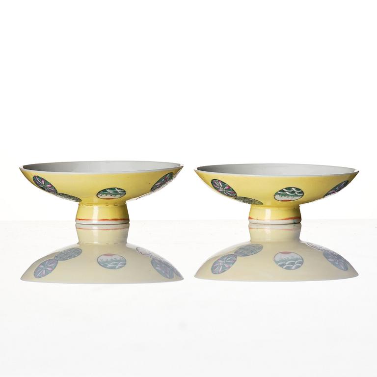 A pair of yellow glazed covers, late Qing dynasty, with Qianlong mark.