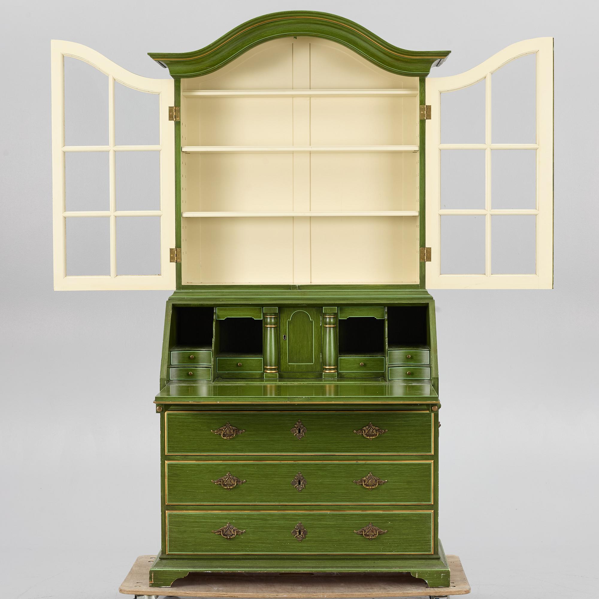 A Rococo style display cabinet, second half of the 20th Century.
