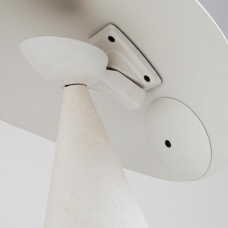 A "Lavinia" tablelamp by Masayuki Kurokawa for Artemide.