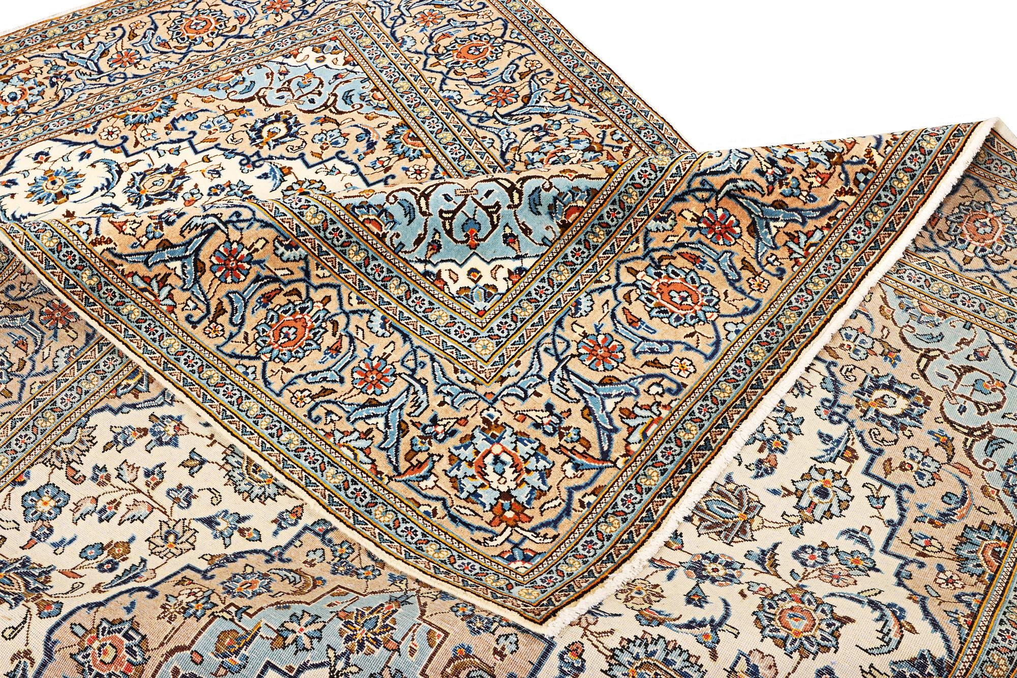 A Kashan carpet, a. 306 x 197 cm.