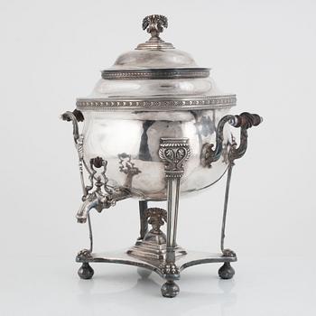 Tesamovar, nysilver, empirestil, omkring 1900.