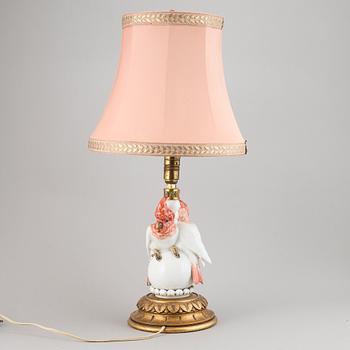 A German porcelain and wooden table lamp, 1930/40s.