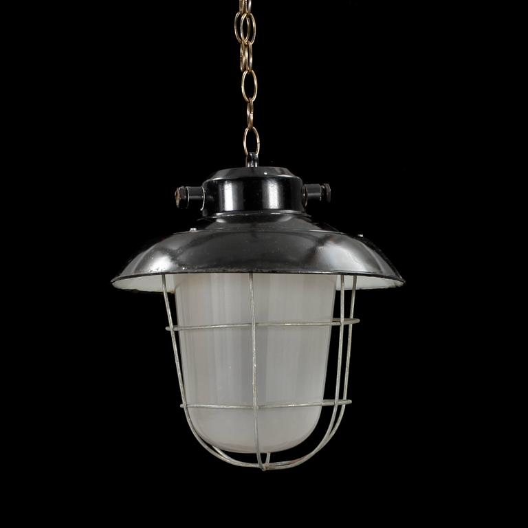 TAKLAMPA, industri, 1900-talets första hälft. Höjd 38 cm.