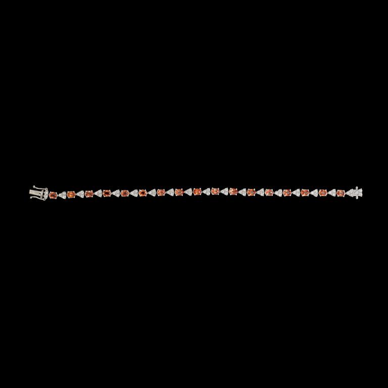 ARMBAND, briljantslipade diamanter, tot. ca 1.40 ct samt orangea safirer, tot. ca 6 ct.