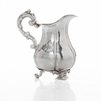 Christian Hammer, gräddkanna, silver, Stockholm 1857. Nyrokoko.
