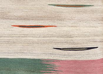 A carpet orientalisk flat weave, ca 324 x 207 cm.
