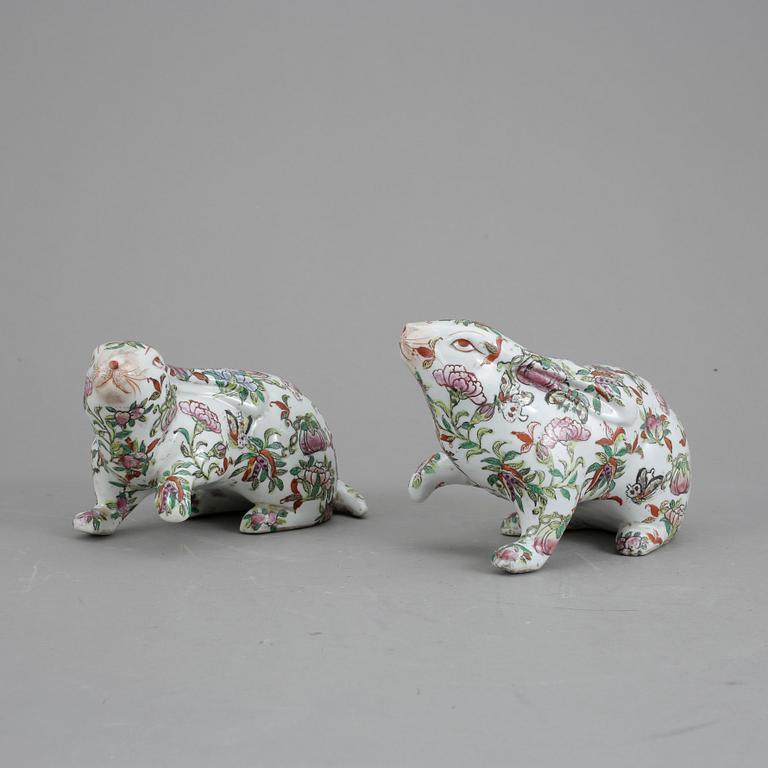 FIGURINER, ett par, porslin, Kina. 1900-tal.