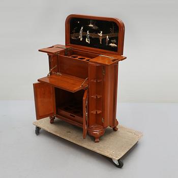 BARSKÅP, Kina, 1900-talets andra hälft.