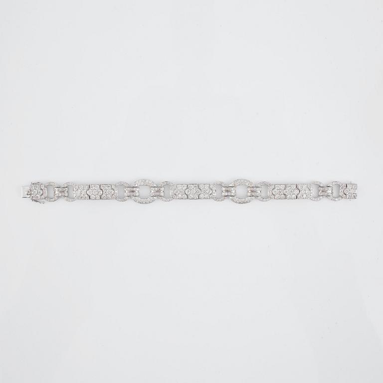 A brilliant-cut diamond bracelet. Total carat weight 7.85 cts.