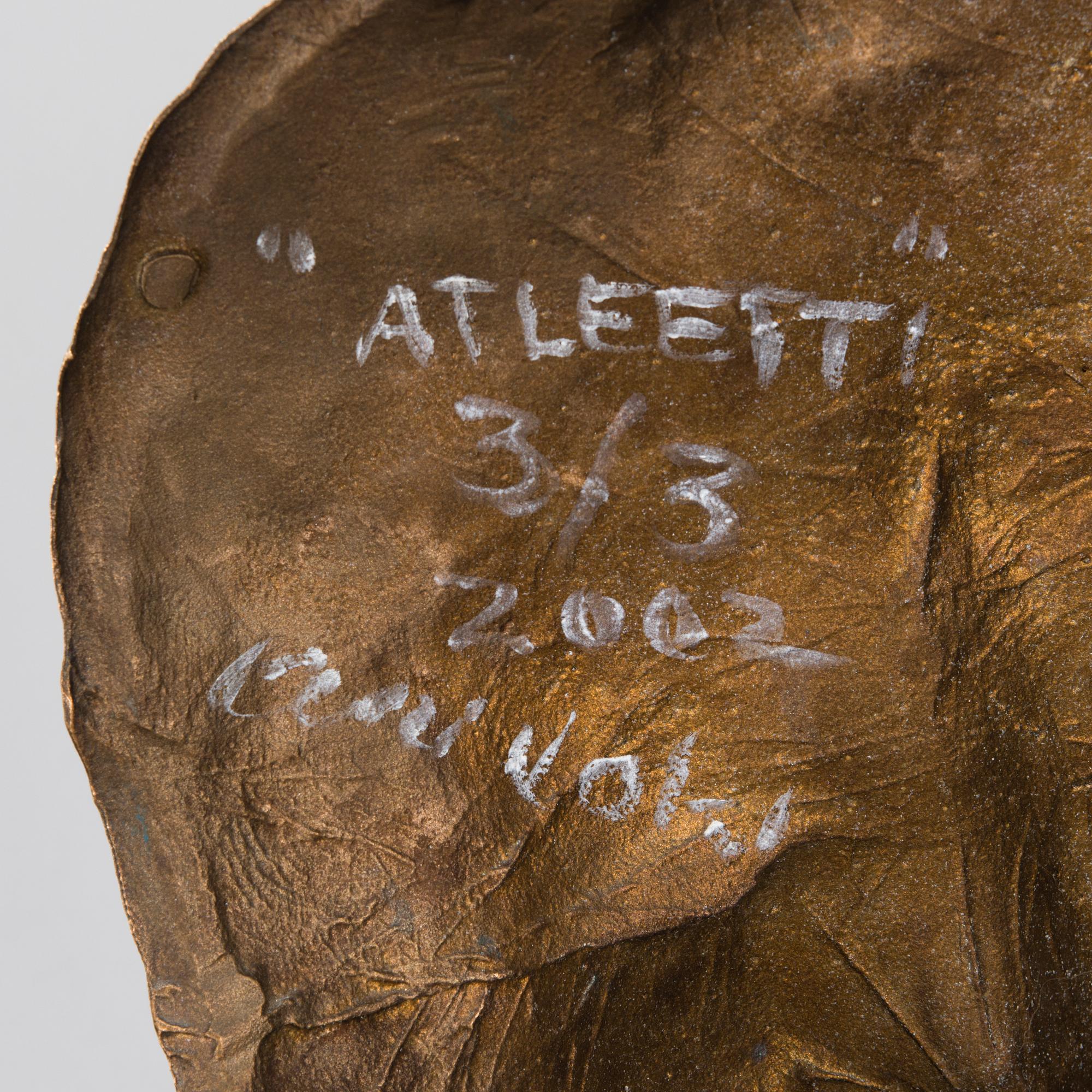 OLLI JOKI, veistos, pronssi, signeerattu j a päivätty 2002, numeroitu 3/3.