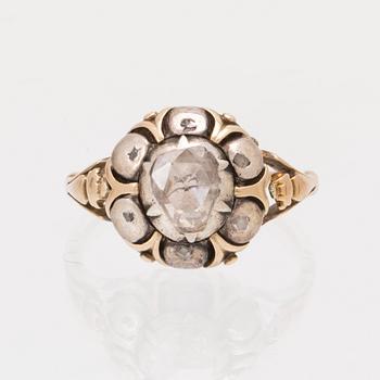 An 8K white and red gold ring set with rose cut diamonds.