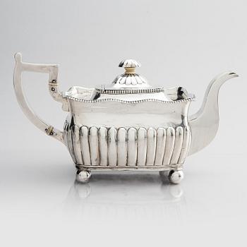 James Henzell, tekanna, silver, Dublin 1813. Empire.