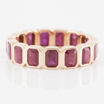 Ring, full eternity, 18K gold with rubies.