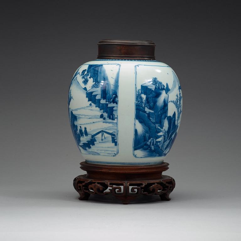 KRUKA, porslin. Qingdynastin, Kangxi (1662-1722).