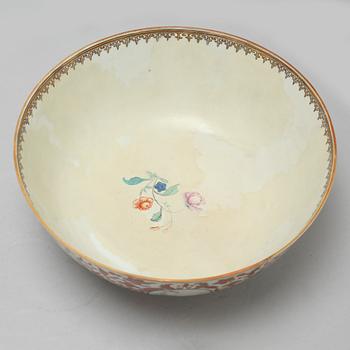 Four pieces of chinese porcelain, Qianlong (1736-1795).