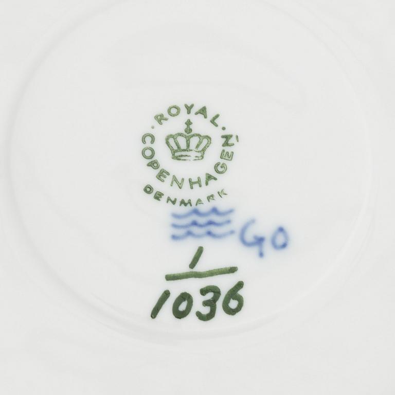 ROYAL COPENHAGEN, servisdelar, 14 st, porslin. "Musselmalet", Danmark.