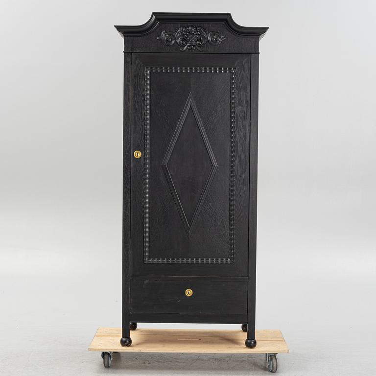 Klädskåp, David Lindgrens Möbelfabrik, Luleå, 1910/20-tal.