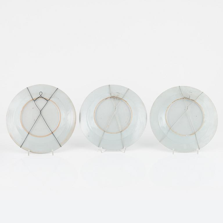 A set of 15 famille rose dinner plates, Qing dynasty, Qianlong and one Canton 19th Century.