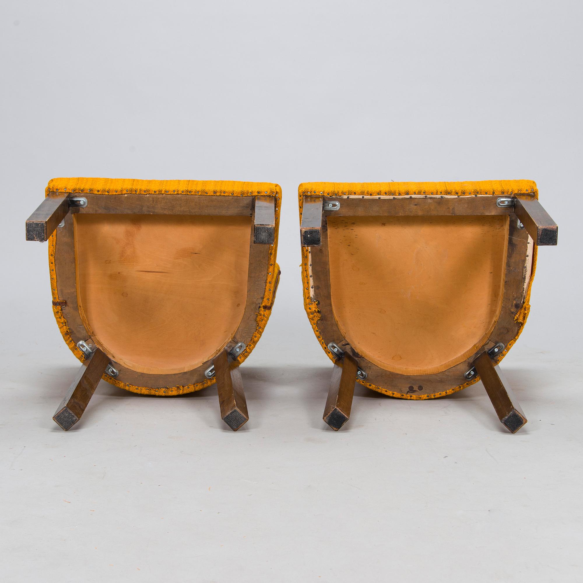 A Finnish 1930s dining table and eight chairs.