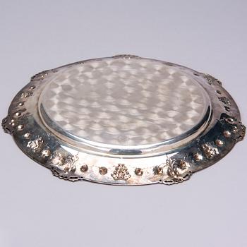 BRICKA, silver, bär finska kontrollstämplar, Helsingfors 1965. Vikt ca 838 g.