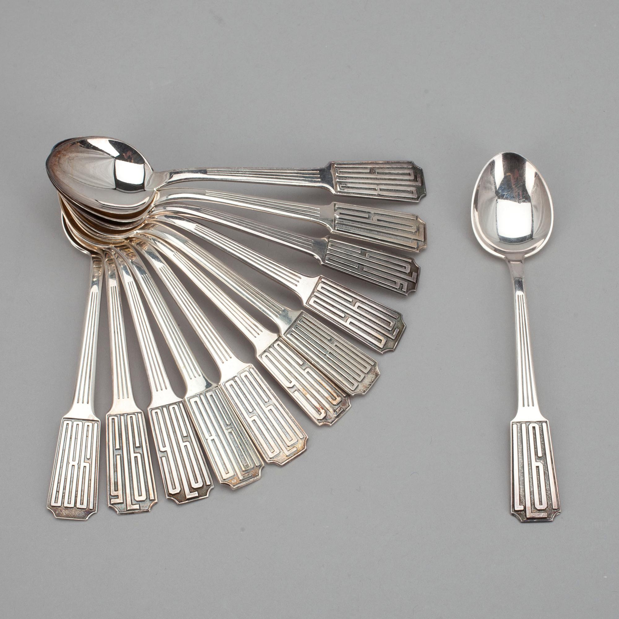 ÅRSSKEDAR, 12 st, sterling silver, Czeslaw Slania, Tillander Helsingfors och Auran Kultaseppä Åbo, 1974-1980. Ca 198 g.