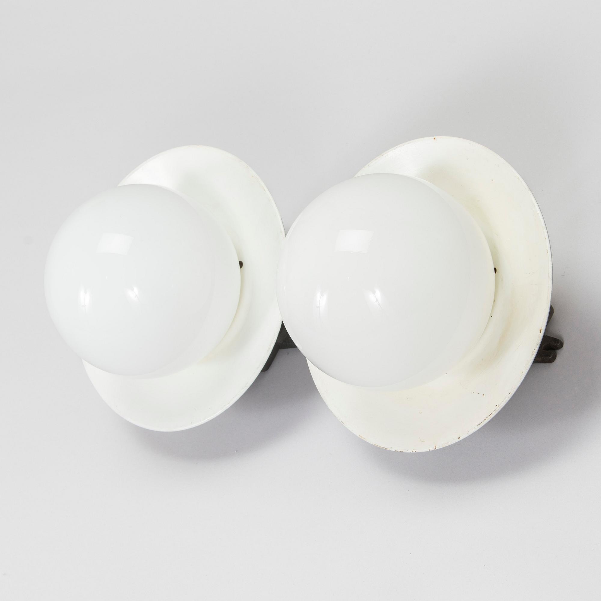 Paavo Tynell, a pair of 1930s wall light, model 2602 Taito, 1930s.