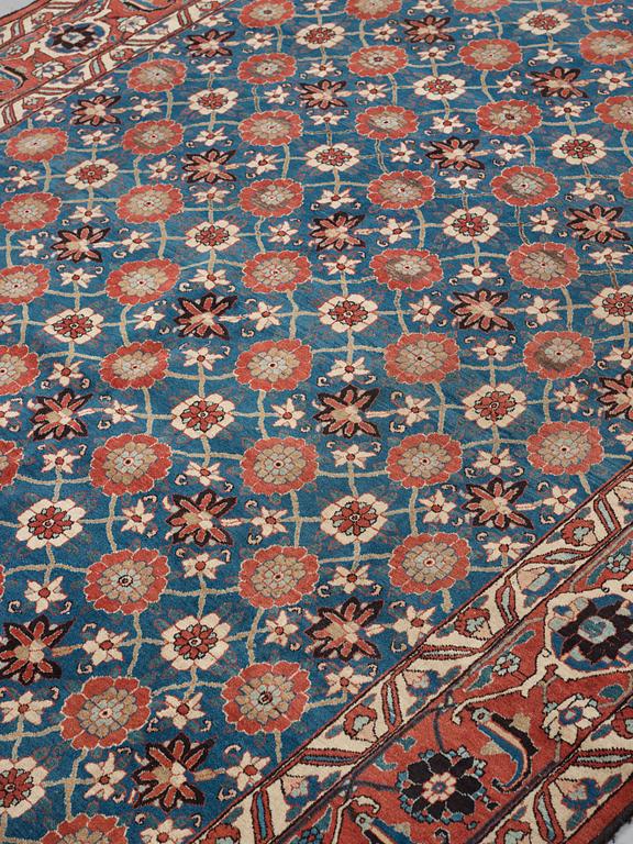 CARPET. Semi-antique Veramin. 313 x 218,4 cm.