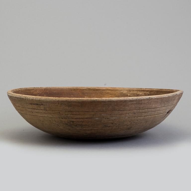 Two wooden bowls, 19th century.