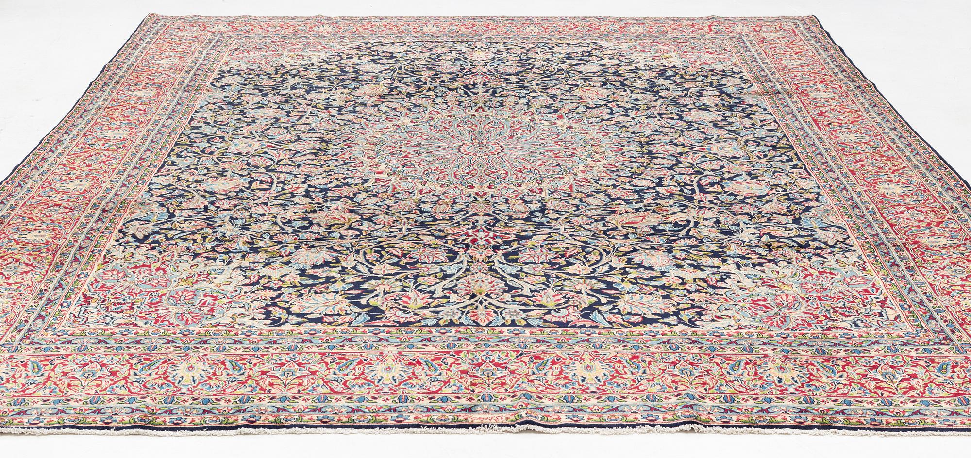 Matta, Kirman, signerad  Rasid Farrokhi ca 365 x 297 cm.