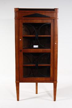 HÖRNSKÅP, Karl Johan, 1800-tal.